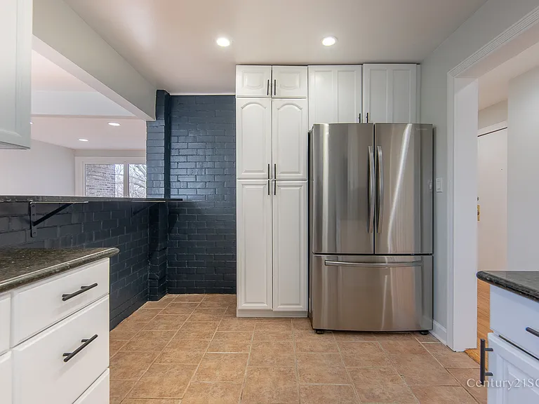 4136 N California Ave #302 — Photo 8