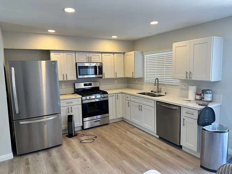 1117 Grove Ave — Photo 4