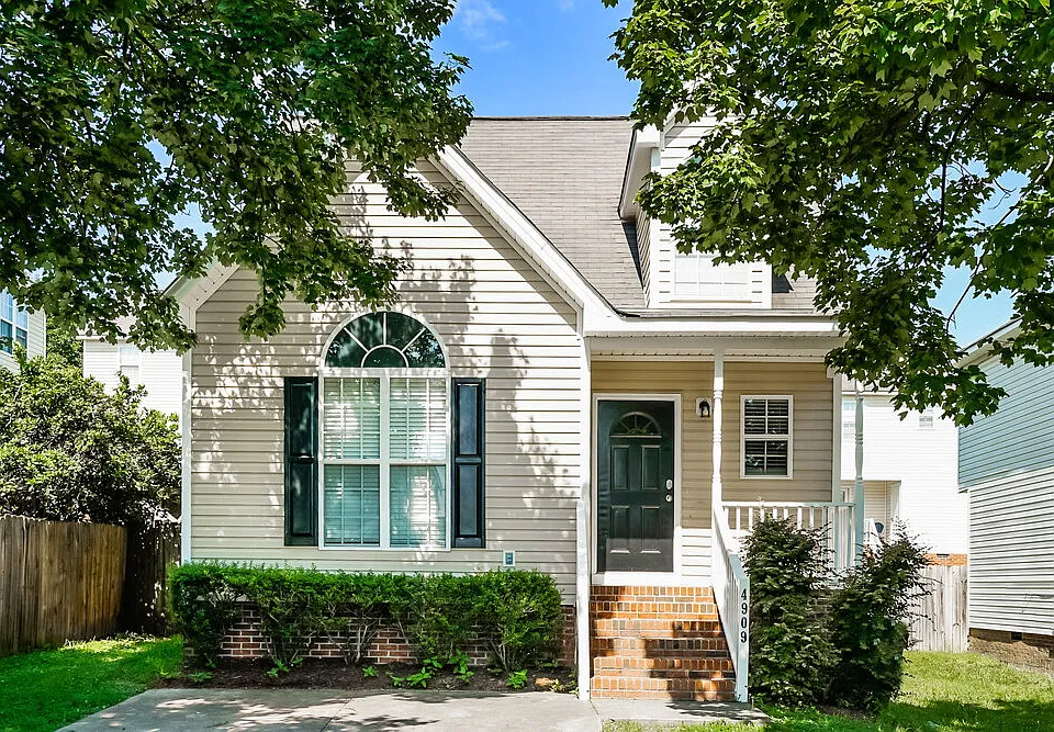 4909 Windblown Ct