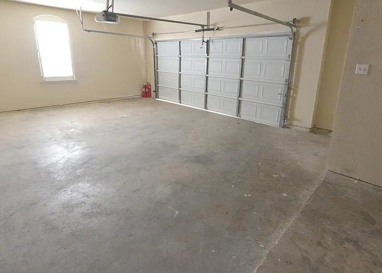 Oversized 2 car garage
