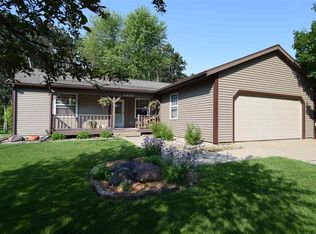 1310 Pineview Dr, Reedsburg, WI 53959