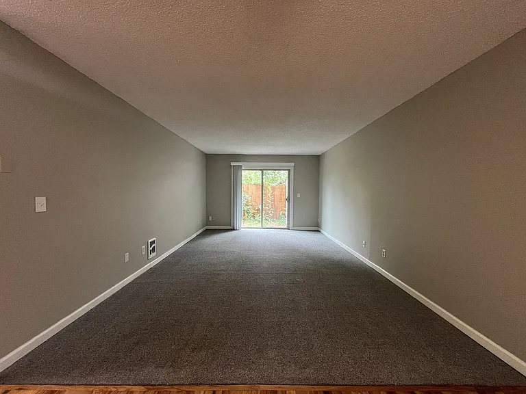 15827 NE Glisan St #1 — Photo 12