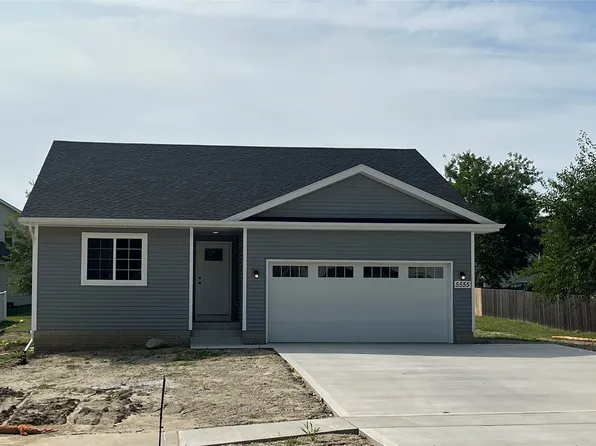 5555 E Oakwood Dr, Pleasant Hill, IA 50327