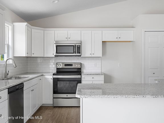 5th image of 14043 Cedarwood Ave