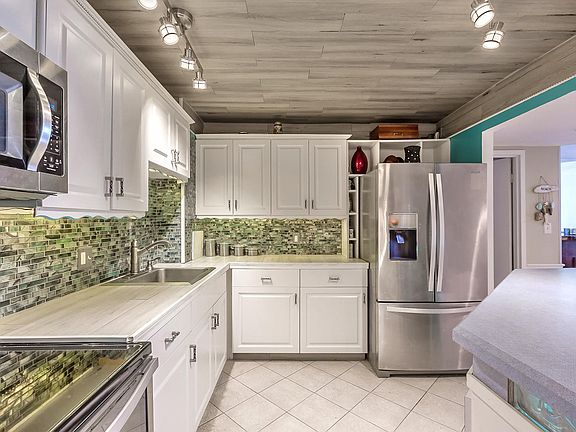 5th image of 925 N Halifax Ave APT 808
