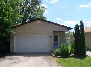 7 W Hawthorne Dr, Round Lake Beach, IL