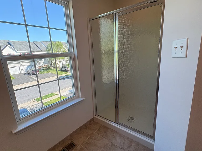 976 King Way — Photo 16