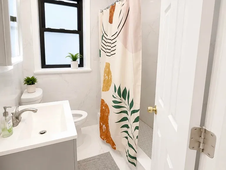 580 Summit Ave #2 — Photo 7