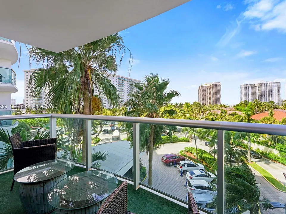 19370 Collins Ave #422