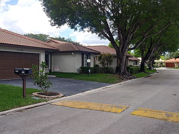 4th image of 10935 Cypress Run Cir