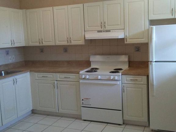 3rd image of 1939 N Glades Dr APT 9