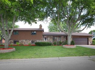 636 W Martin St, New London, WI 54961