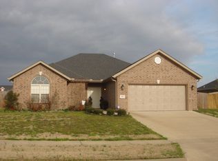648 N Timeless Dr, Fayetteville, AR 72704