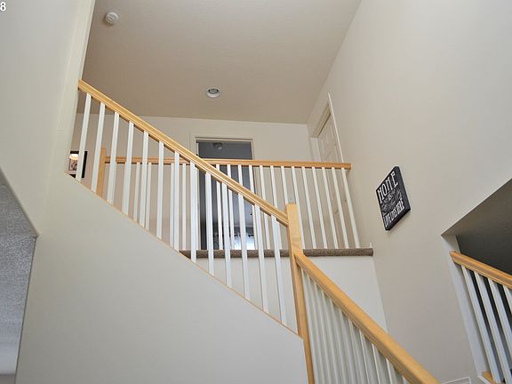 5th image of 3915 NE 55th Ct