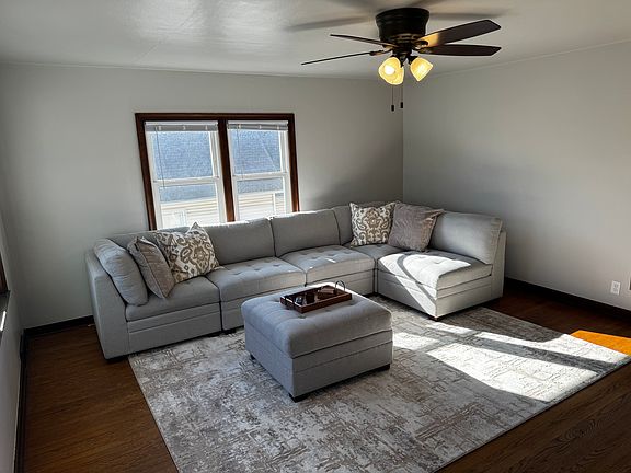3rd image of 810 10th Ave #810
