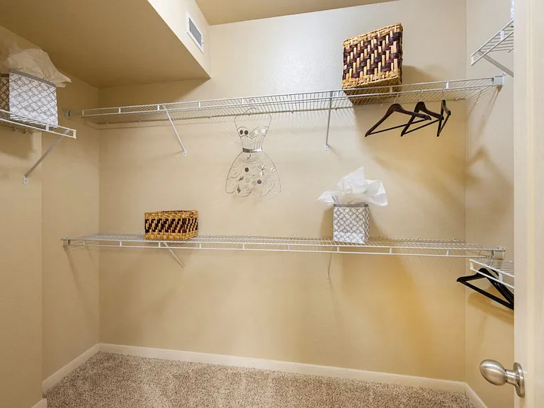 Oak Park Trails Walk In Closets