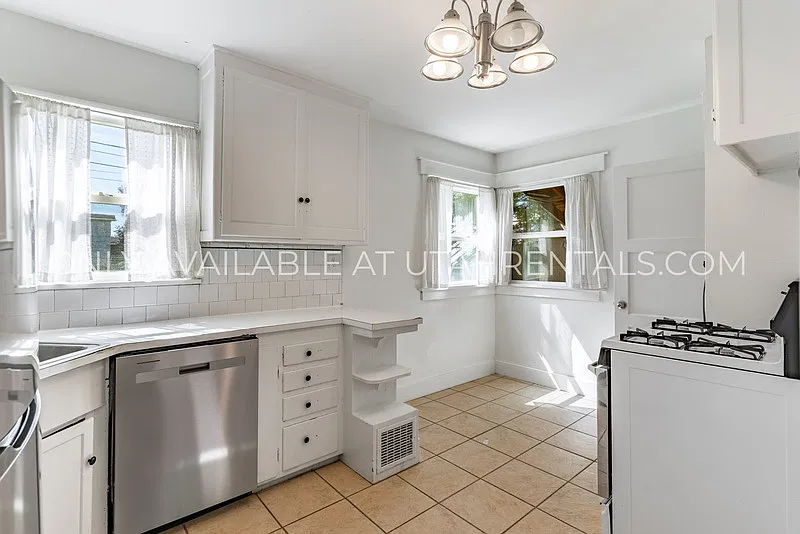 4 bed, 2.0 bath, 1600 sqft, $2,250 — Photo 3