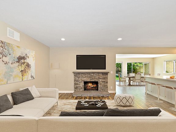 3rd image of 1635 La Mesa Dr
