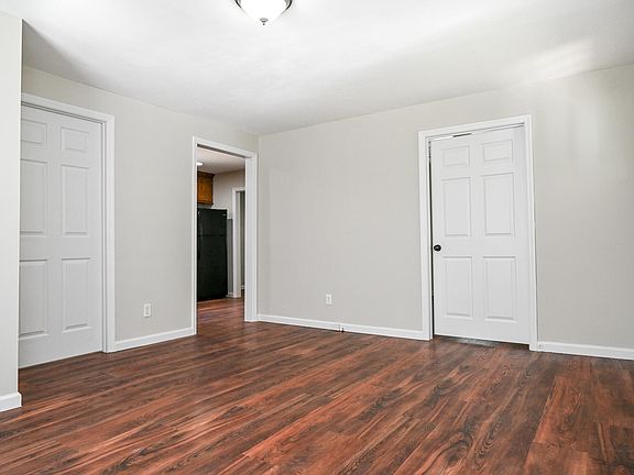 5th image of 233 Pine Ln