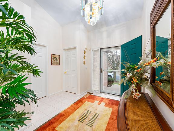 4th image of 393 Winslow Cir
