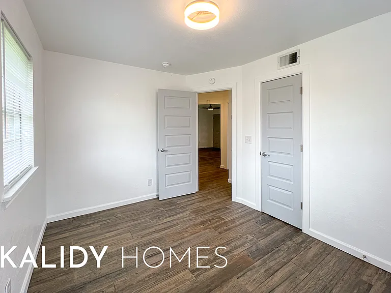 402 W Fairchild Dr — Photo 11