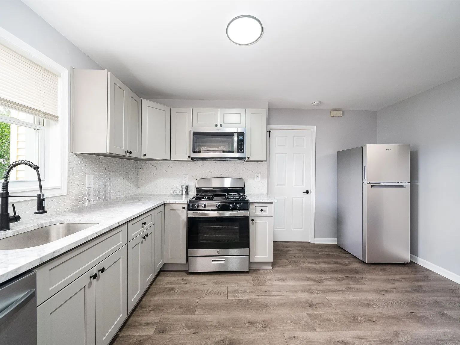 1 bed, 1.0 bath, 600 sqft, $1,900 — Photo 1