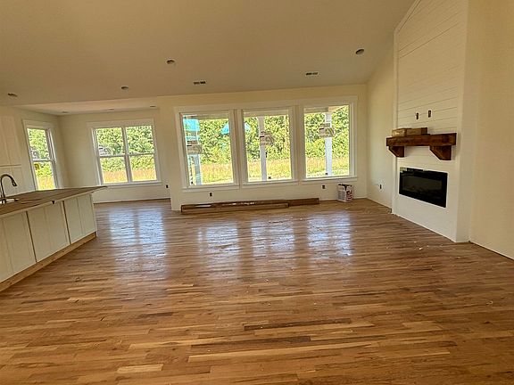2nd image of 736 Mello Dr