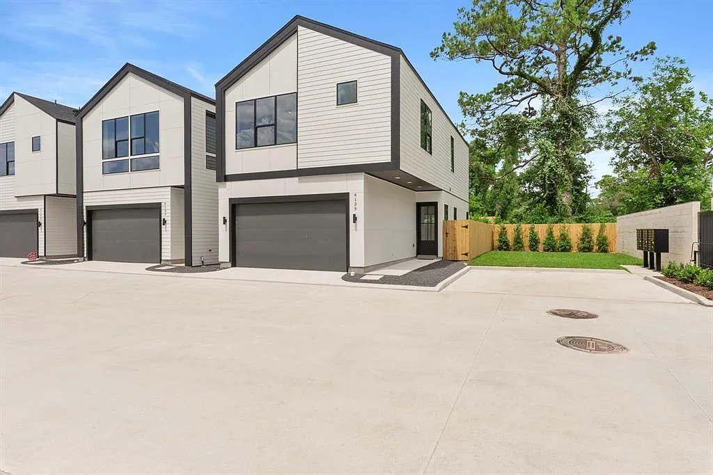 3 bed, 2.5 bath, 1820 sqft, $2,600 — Photo 1