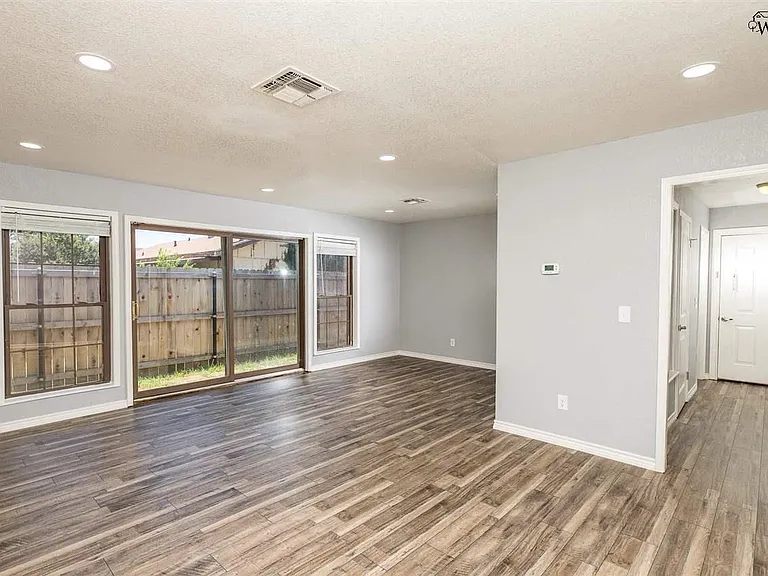 3035 Abbott Ave — Photo 8