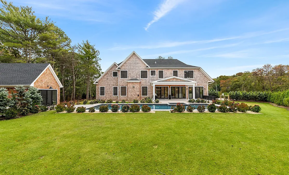 New 7 bed/7+ bath, ~8300sf getaway — Photo 2
