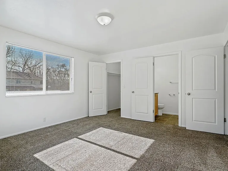 Mallard Crossing Apartments — Photo 11