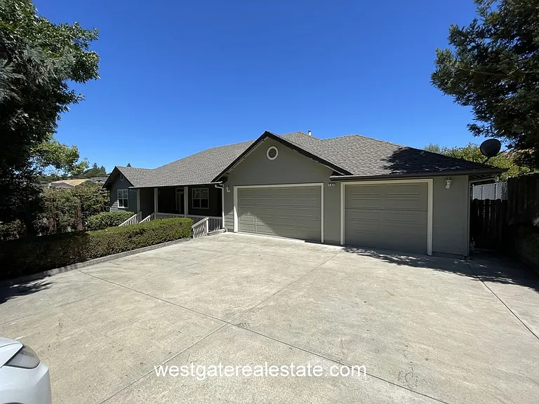 786 El Paseo Dr — Photo 14
