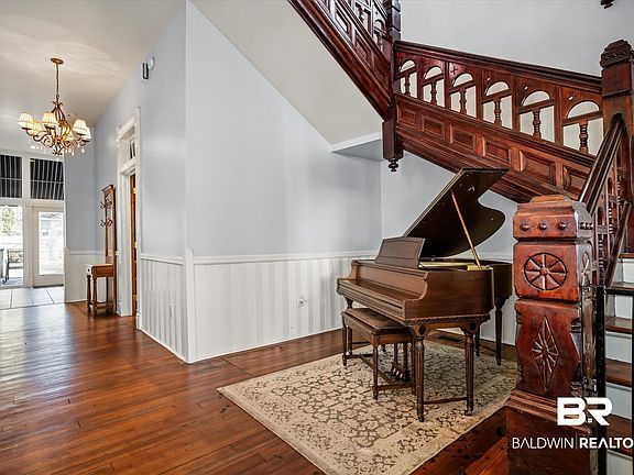 3rd image of 109 S Georgia Ave