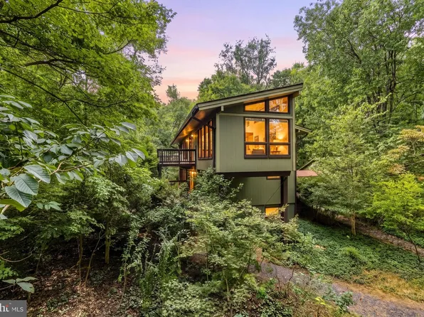 500 Walker Rd, Great Falls, VA 22066