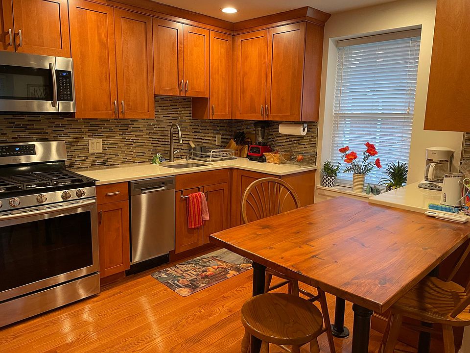 Kitchen (wood table and stools currently shown not part of lease)