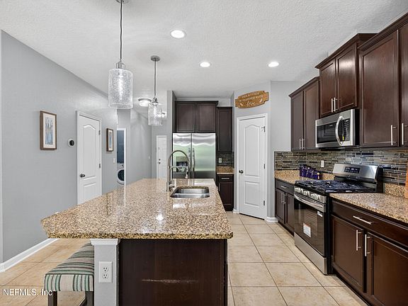 4th image of 209 WILLOW RIDGE Drive