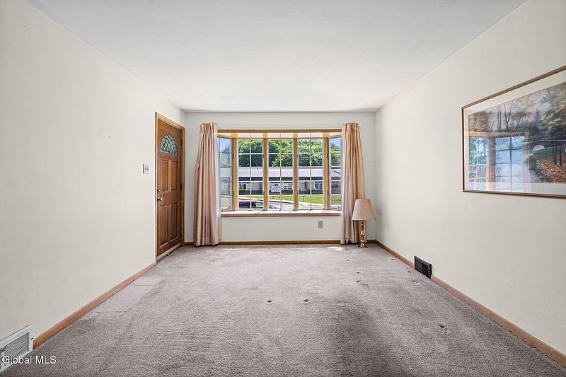 5th image of 109 Elliott Avenue