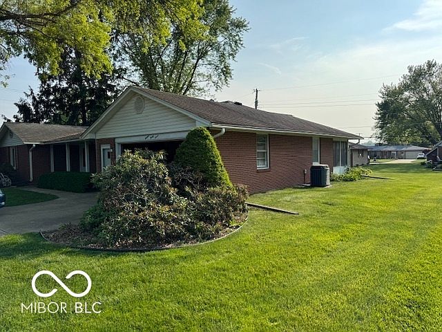 2nd image of 1637 Orchard Ln