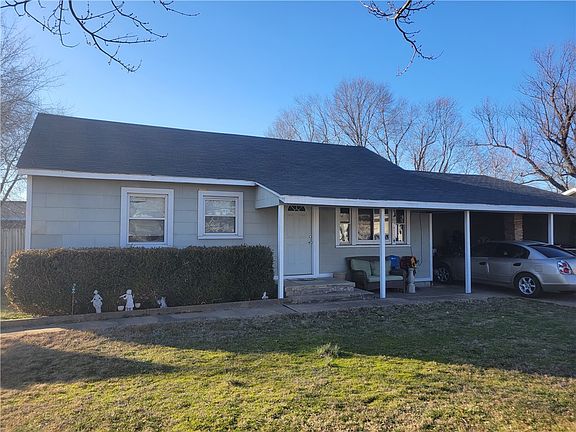 2nd image of 920 S Elm St