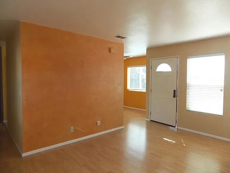 121 Fontana Ave — Photo 4