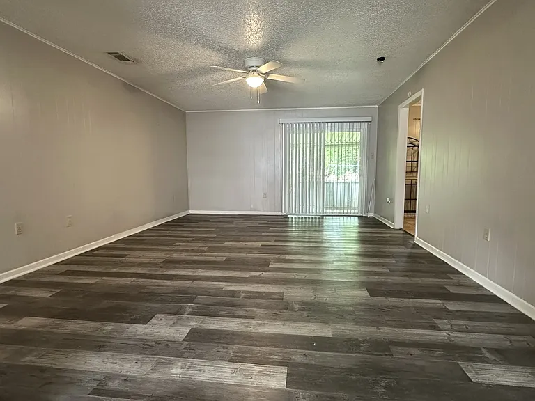 708 Creek St — Photo 5