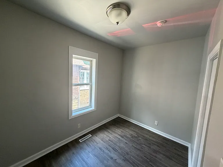 4618 Towle Ave — Photo 3