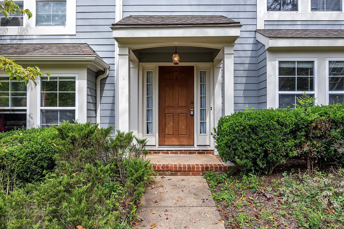 Building Photo - 3203 Gateway Cir