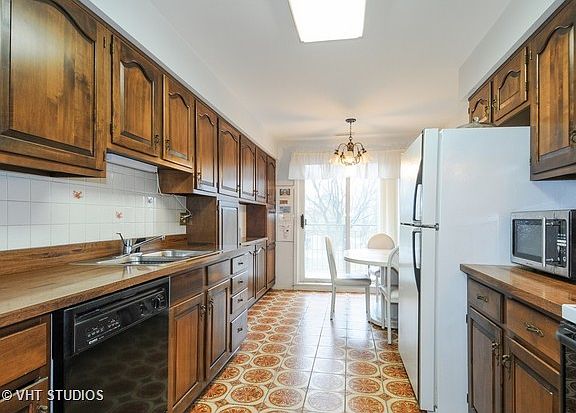 3rd image of 701 Lake Hinsdale Dr APT 206