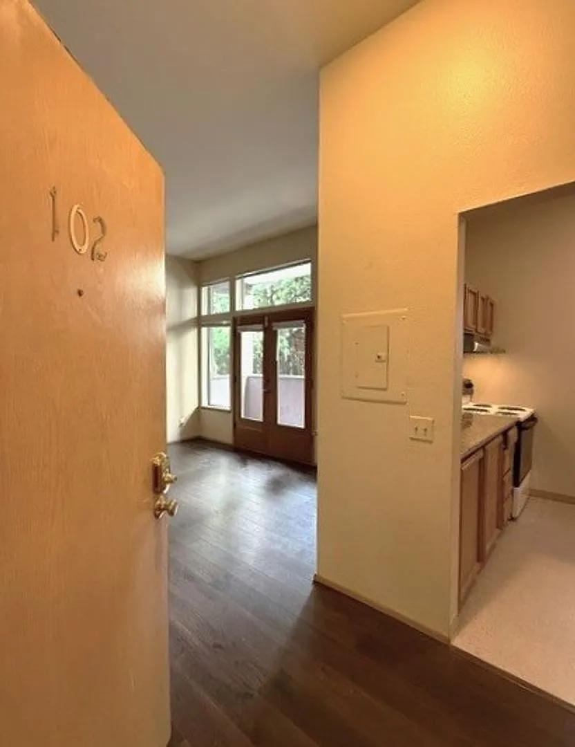 Park Madison Apartments — Photo 2