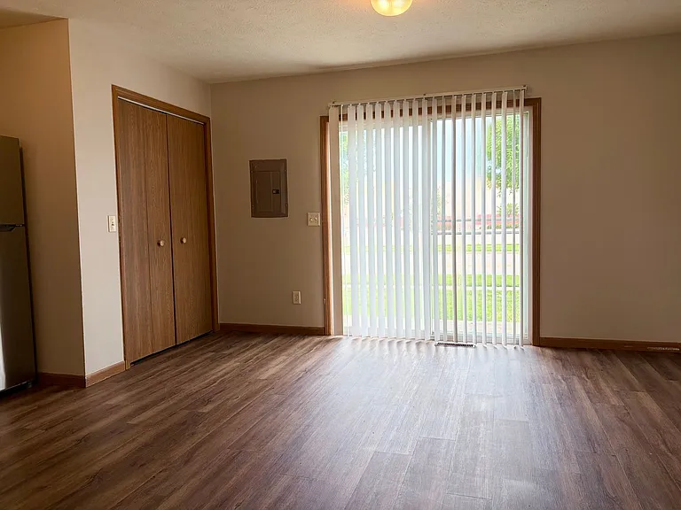 228 Crossing Dr — Photo 5