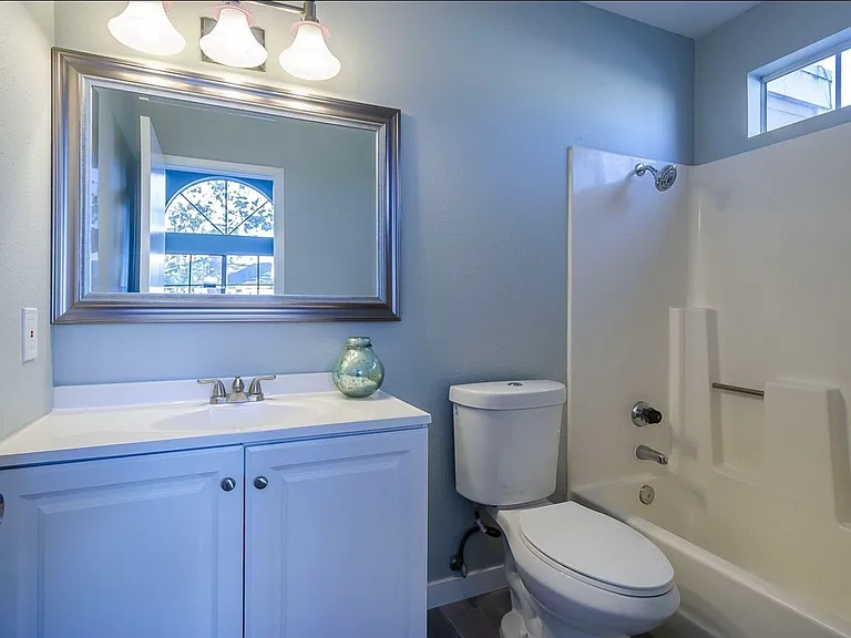 2412 Village Grn — Photo 11