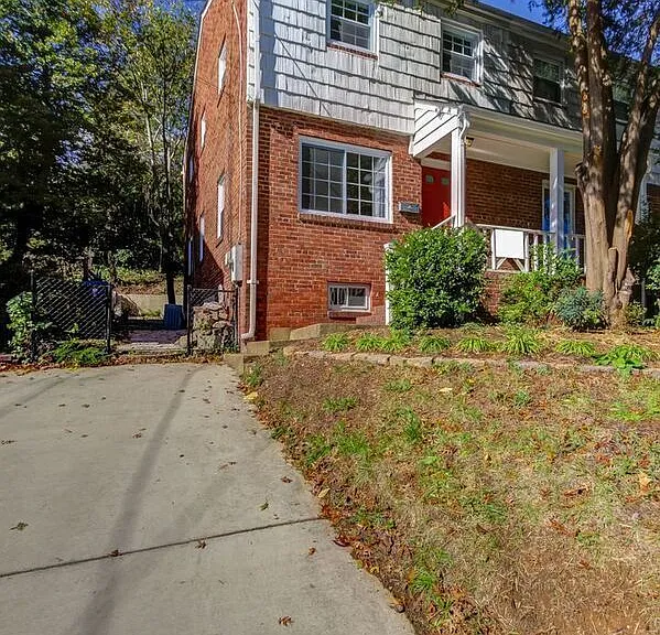 2728 Hickory St — Photo 4