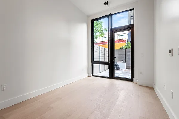 Rented by Nooklyn NYC LLC | media 7
