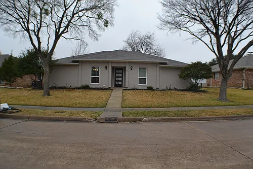 2311 Eastgate Dr Photo 1
